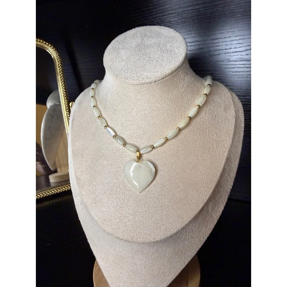 Vintage Mother of Pearl Heart Pendant Necklace Rice Bead Gold Tone 16.5 Inch